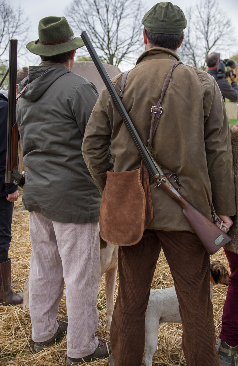 hunter-3851879_1280